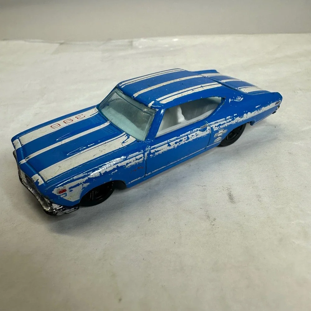 Hot Wheels 69 Chevelle SS 396 Blue White Racing Stripes 1:64‎ Diecast Car 2007